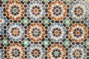 Marakeş, Fas 'ta mozaik zellj ile kaplı duvar