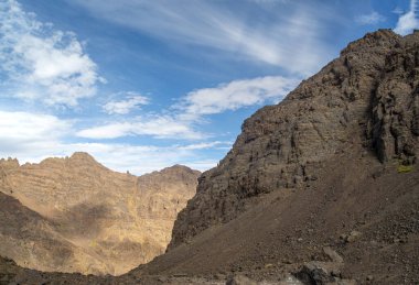 Toubkal Ulusal Parkı, Fas, Kuzey Afrika 'daki Yüksek Atlas Dağı' nda tepeler ve tepeler