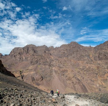 Toubkal Ulusal Parkı, Fas, Kuzey Afrika 'daki Yüksek Atlas Dağı' nda tepeler ve tepeler