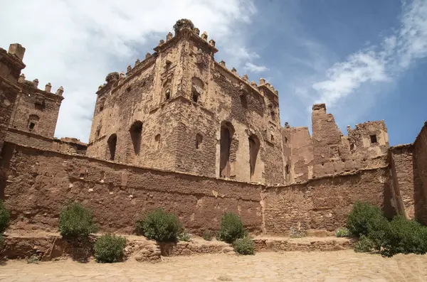 Telouet Kasbah 'ın Fas' taki ana binasının görüntüsü.