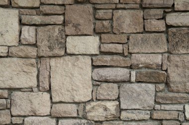 Yeni aydınlık taş duvar sana yakın.