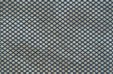 Küçük kareli siyah kabartmalı metal şebeke.