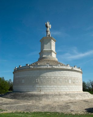 Adamclisi, Constanta, Romanya, Europ kentindeki silindirik Tropaeum Traiani veya Trajan Kupası 'nın yeniden inşası