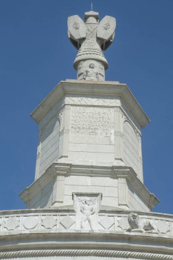 Adamclisi, Constanta, Romanya, Europ kentindeki silindirik Tropaeum Traiani veya Trajan Kupası 'nın yeniden inşası