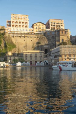 Güneş batarken Sorrento 'nun deniz manzarası, Campania, İtalya, Europ