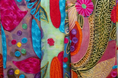 Özbekistan, Asi 'de geleneksel el yapımı nakışlar