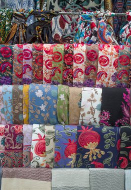 Özbekistan, Asi 'de geleneksel el yapımı nakışlar