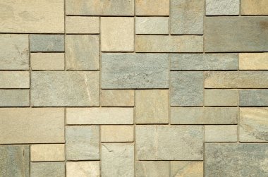 Kapıda yeni bir taş var.