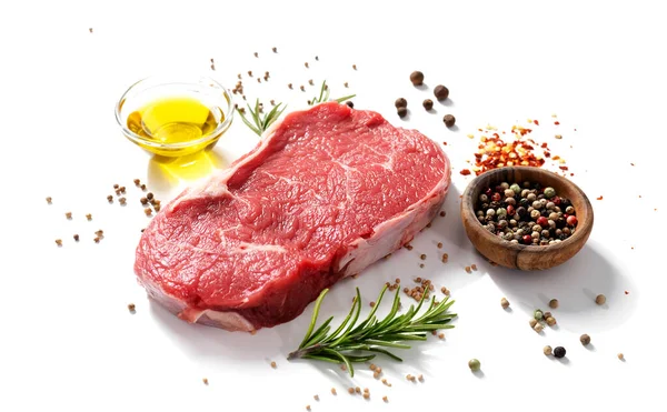 Friss Nyers Marha Steak Fűszerek Elszigetelt Fehér Background — Stock Fotó