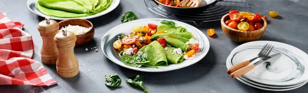 Fresh Prepared Delicious Green Spinach Crepes Served Colorful Baked Peppers — Stock Photo, Image