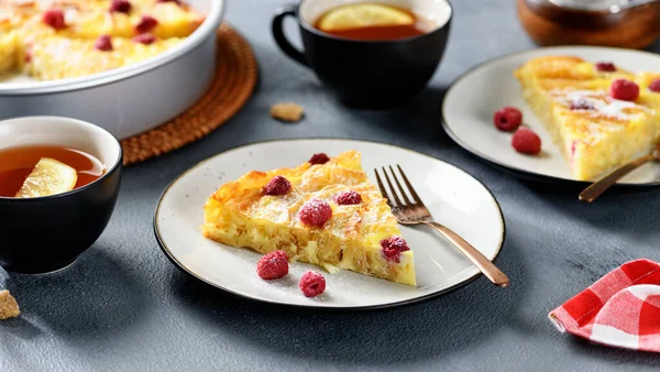 Fresh Baked Sweet Filo Pastry Pie Raspberry Powdered Sugar — Stock Photo, Image