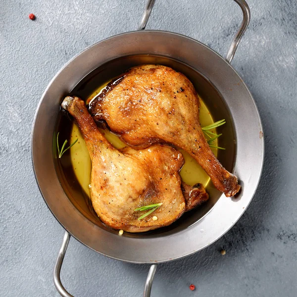 Freshly Roasted Duck Legs Confit Oven Pan Top View — Stock Photo, Image
