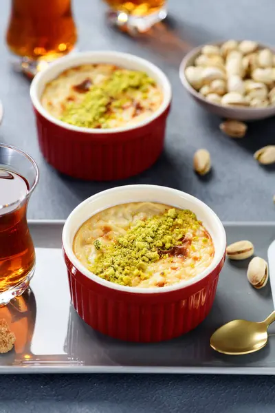Baked Rice Pudding Traditional Turkish Milk Dessert Served Pistachio Nuts — Stock Photo, Image