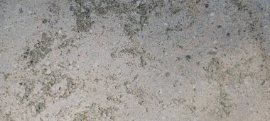 Beton duvar. Dökülmüş duvarlarda yıpranmış eski boyalar.