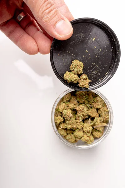 Foto Jarra Com Maconha Medicinal Mão Humana Botões Marijuana Flores — Fotografia de Stock