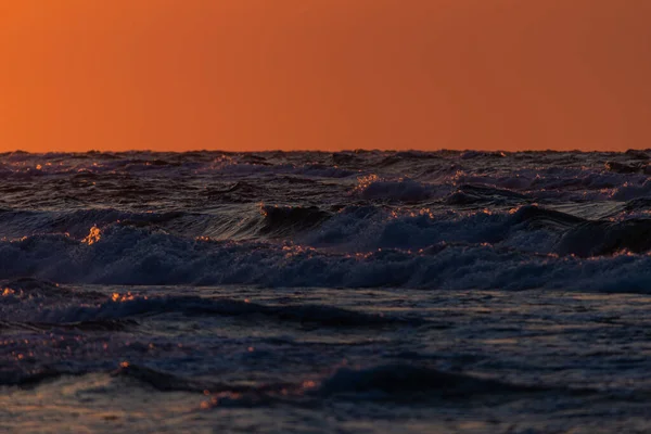 Foto Olas Tormentosas Mar Báltico Hora Dorada —  Fotos de Stock