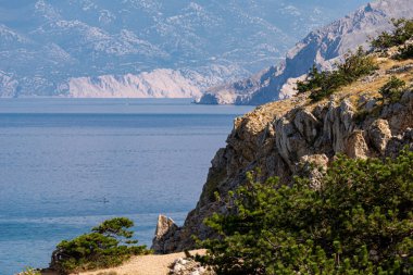 Güzel Akdeniz manzarasının fotoğrafı, Baska, Krk Adası, Hırvatistan