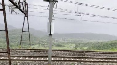 Dağlardaki dağ nehri