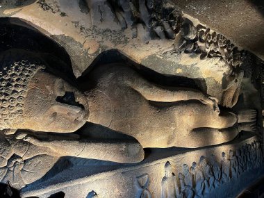 Buda heykeli tapınakta.