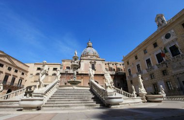 İtalya, Palermo 'daki Piazza Pretorial' da Fontana delle Vergogne 