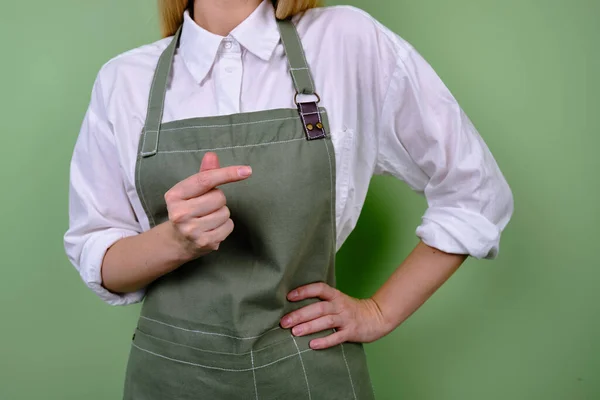 Kvinna Ett Kökförkläde Kocken Jobbar Köket Koka Uniform Skyddskläder Jobb — Stockfoto