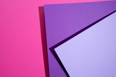 Renkli kağıdın soyut dokusu. Geometrik şekiller ve parlak renkli çizgiler. Mesaj için yer. Çok renkli, soyut düz yatak. Okul konseptine geri dönelim. Boşluğu kopyala, üst görünüm