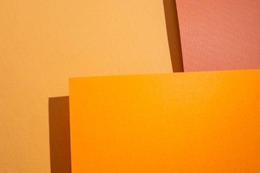 Renkli kağıdın soyut dokusu. Geometrik şekiller ve parlak renkli çizgiler. Mesaj için yer. Çok renkli, soyut düz yatak. Okul konseptine geri dönelim. Boşluğu kopyala, üst görünüm