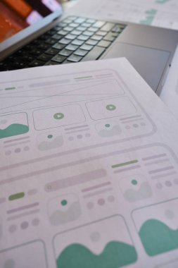 Ux web sitesi tasarım kablosu. Taslak, prototip, çerçeve, gelecek tasarım projesi. Ui / Ux - kullanıcı arayüzü, kullanıcı deneyimi tasarımcısı. Web tasarım stüdyosu için yaratıcı bir konsept. Web sitesi geliştirme