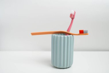 Diş fırçaları kişisel sağlık için. Evde diş bakımı