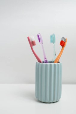 Diş fırçaları kişisel sağlık için. Evde diş bakımı