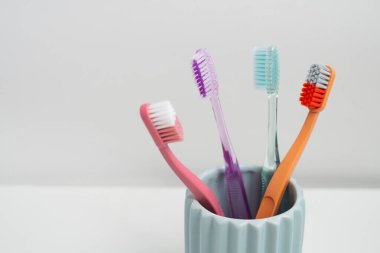 Diş fırçaları kişisel sağlık için. Evde diş bakımı