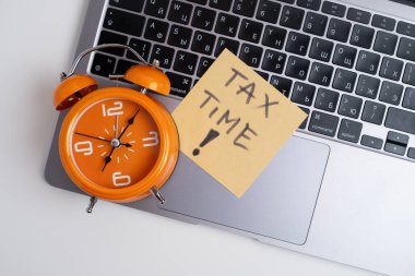 Ulusal Vergi Günü. Birleşik Devletler 'de federal vergi beyannamesi. Bireysel gelir iadelerinin federal hükümete sunulduğu gün