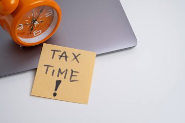 Ulusal Vergi Günü. Birleşik Devletler 'de federal vergi beyannamesi. Bireysel gelir iadelerinin federal hükümete sunulduğu gün