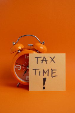 Ulusal Vergi Günü. Birleşik Devletler 'de federal vergi beyannamesi. Bireysel gelir iadelerinin federal hükümete sunulduğu gün