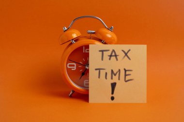 Ulusal Vergi Günü. Birleşik Devletler 'de federal vergi beyannamesi. Bireysel gelir iadelerinin federal hükümete sunulduğu gün