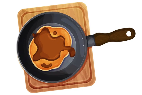 煎锅里有奶油的煎饼顶部视图 木制木板上有巧克力 卡通风格 白色背景隔离 圆形甜点 是的矢量说明 — 图库矢量图片