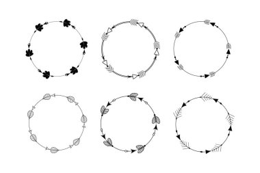 Beyaz arka planda karalama tarzında kabile yerli çerçevelerini ayarlayın. Vahşi boho elementleri, oklar. Vektör illüstrasyonu