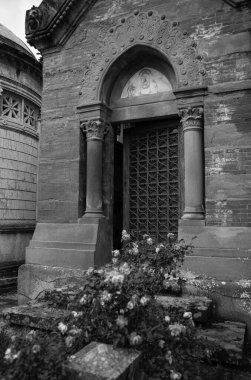 FLORENCE, İtalya-Mart 27: Cimitero delle Porte Sante (Kutsal Kapılar Mezarlığı), Floransa 'da San Miniato al Monte Bazilikası' nın güçlendirilmiş kalesi içinde bulunan anıtsal bir mezarlıktır.