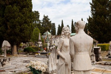 Cimitero delle Porte Sante (Kutsal Kapılar Mezarlığı) Floransa, İtalya 'da şaşırtıcı mermer heykeller