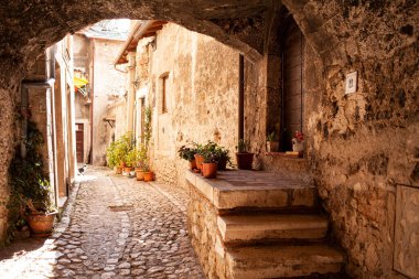 Santo Stefano di Sesannio - İtalya 'nın Abruzzo dağlarında büyüleyici bir ortaçağ kasabası..
