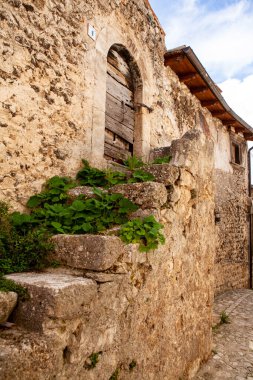 Santo Stefano di Sesannio - İtalya 'nın Abruzzo dağlarında büyüleyici bir ortaçağ kasabası..