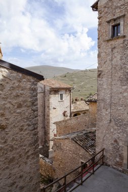 Santo Stefano di Sesannio - İtalya 'nın Abruzzo dağlarında büyüleyici bir ortaçağ kasabası.