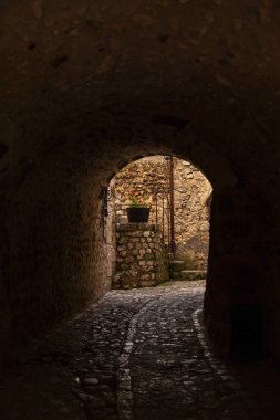 Santo Stefano di Sesannio - İtalya 'nın Abruzzo dağlarında büyüleyici bir ortaçağ kasabası..