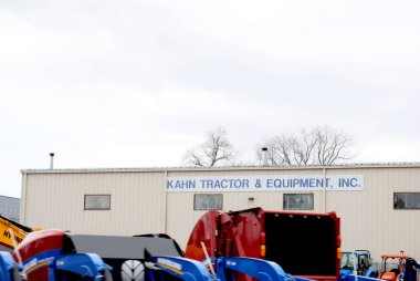 Kahn Traktör & Ekipman, Inc. (Yeni ve Kullanılmış Tarım Malzemeleri Satışı, Parça Satış ve Genel Servis)