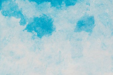 Kağıt dokusu üzerine mavi boyalı suluboya arkaplan