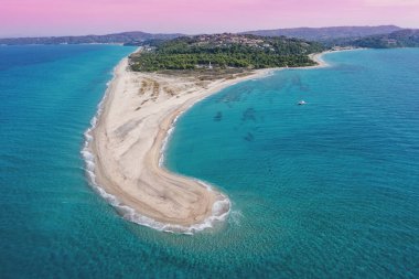 Kumlu pelerinin havadan görünüşü. Possidi Cape, Yunanistan, Avrupa