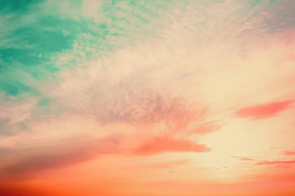 Bunt Bewölkter Himmel Bei Sonnenuntergang Farbverlauf Himmel Textur Abstrakte Natur lizenzfreie Stockbilder