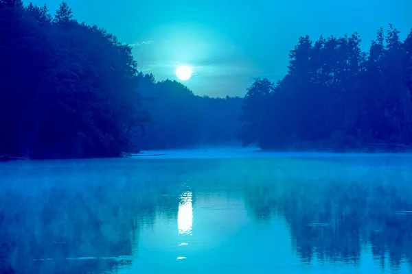 Sabah Erkenden Gölün Üzerinde Gün Doğumu Yazın Kırsal Alan Mavi — Stok fotoğraf