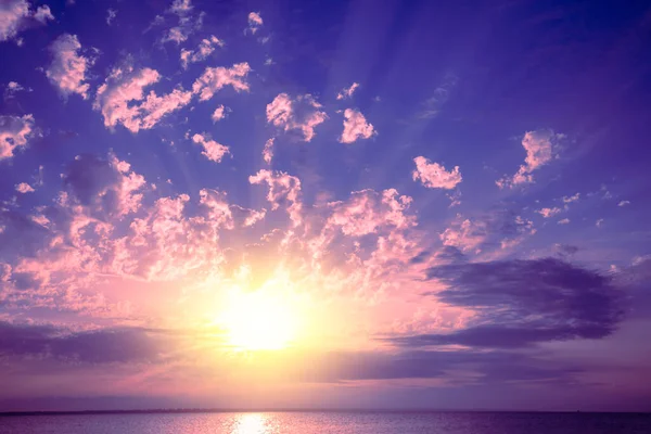 Seelandschaft Fantastischen Abendlicht Sonnenuntergang Über Dem Meer Mit Wunderschönem Dramatischen — Stockfoto