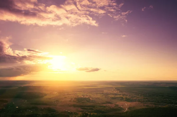 Schöner Sonnenuntergang Der Landschaft Frühling Mit Dem Gleißenden Himmel Ländliche — Stockfoto
